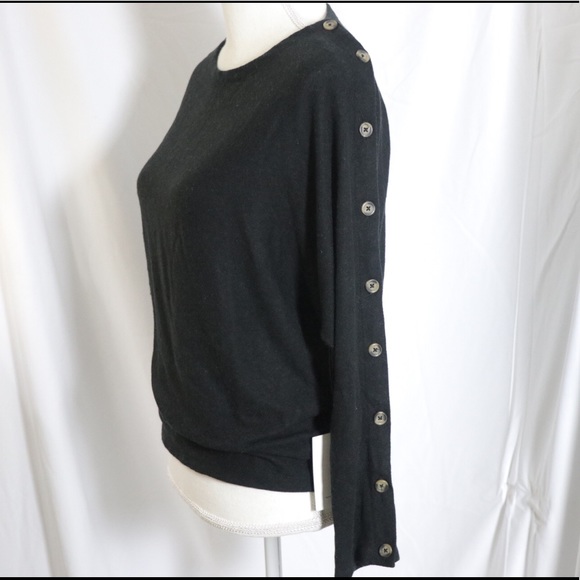 Hye Lune and Park Soft Sweater - Picture 5 of 6